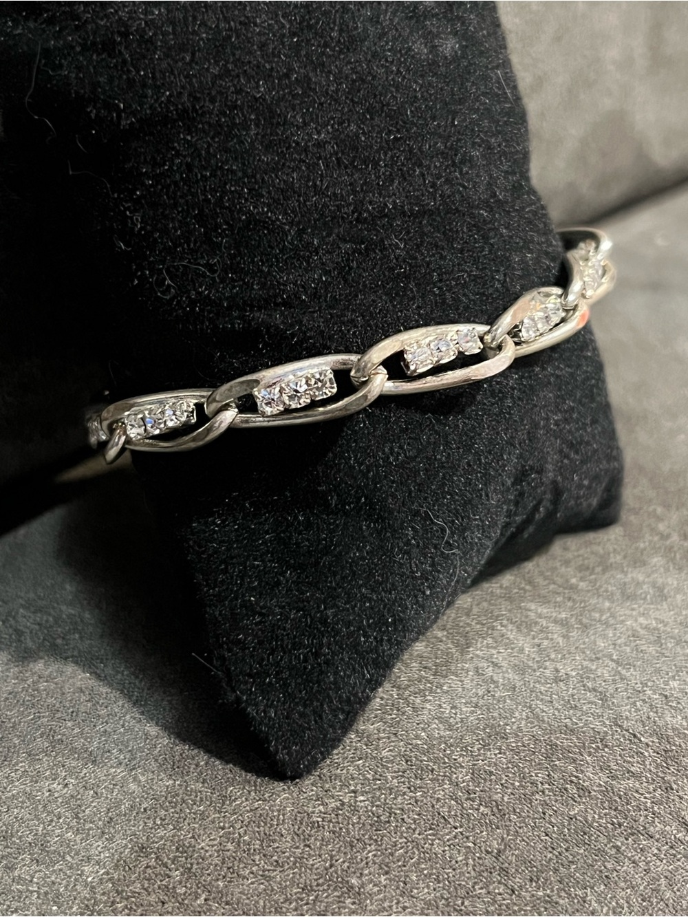 Silver Tone Crystal Link Bracelet ✨

Beautiful